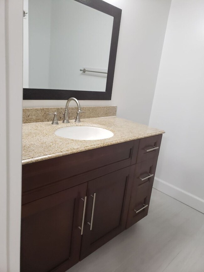 Building Photo - 7594 Courtyard Run W