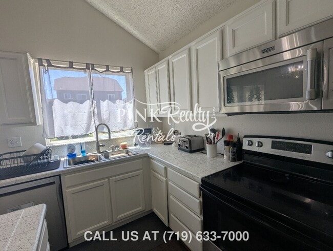 Building Photo - 955 Lords Hill Dr