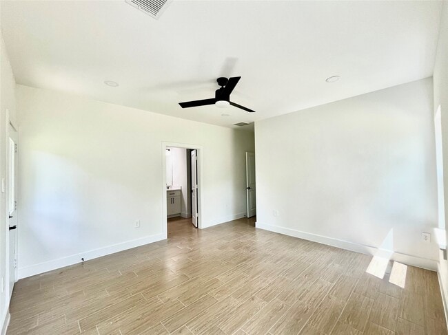 Building Photo - 5710 Delmack St