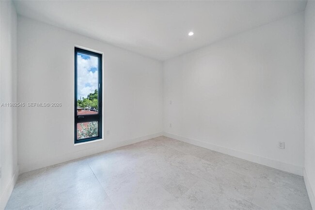 Building Photo - 2937 SW 21st St