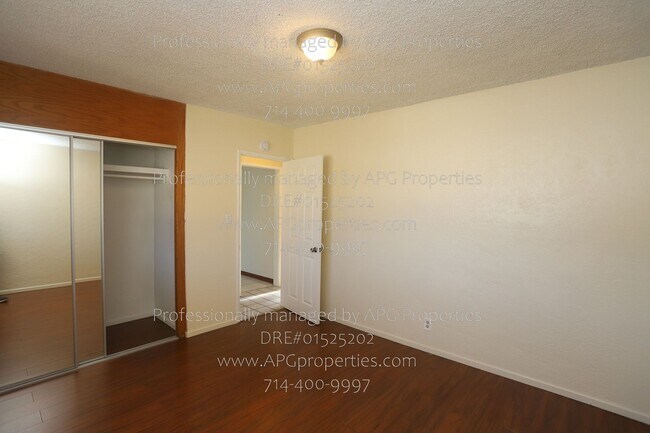 Building Photo - 830 E Anaheim St