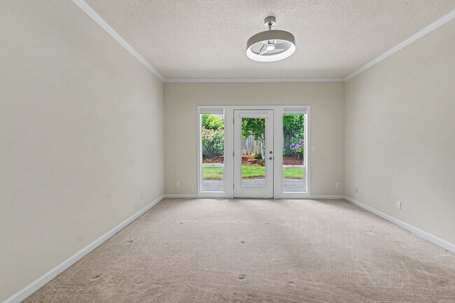 Building Photo - Well-Kept Single-Level 3 bed, 2 bath home in West Salem