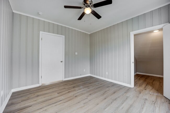 Building Photo - Freshly Updated 4 Bedroom House