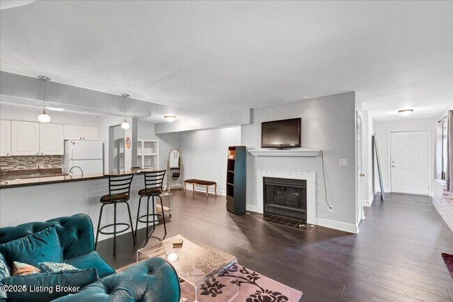 Building Photo - 44 Lake Ave