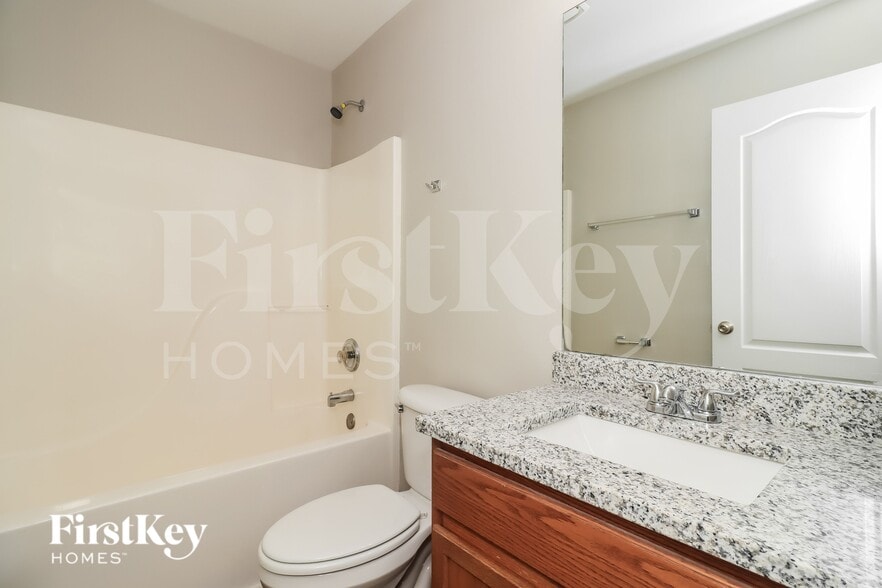 Building Photo - 528 Valleyside Dr