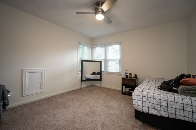 Building Photo - 115 Winterberry Dr