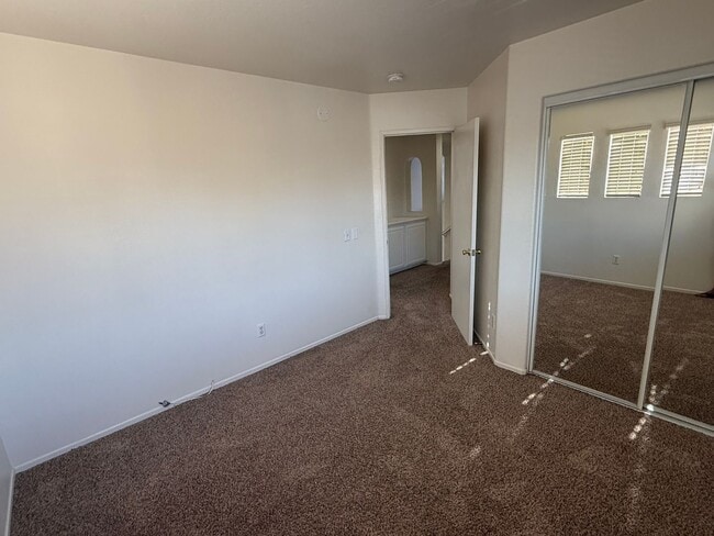 Building Photo - Brentwood Community- Centrally Located- 3 ...