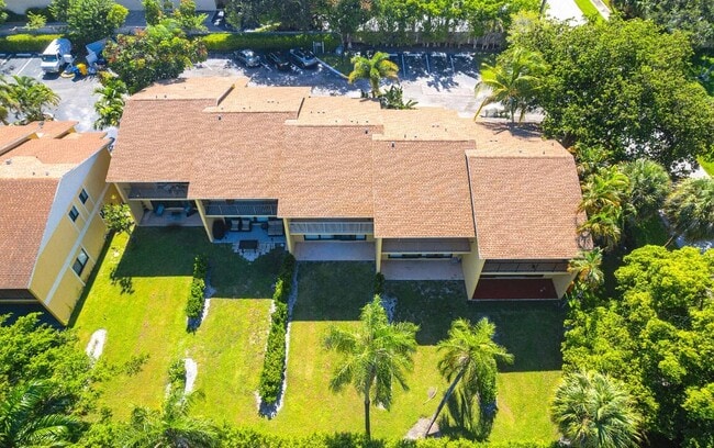 Building Photo - 663 Dover St