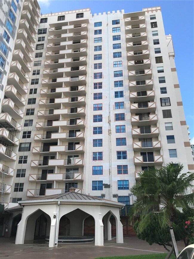 Building Photo - 1865 S Ocean Dr