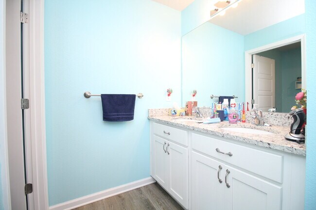 Building Photo - Modern 5BR/3BA Home in Birch Run with Solar Panels, Open Concept Design & Bonus Living Space