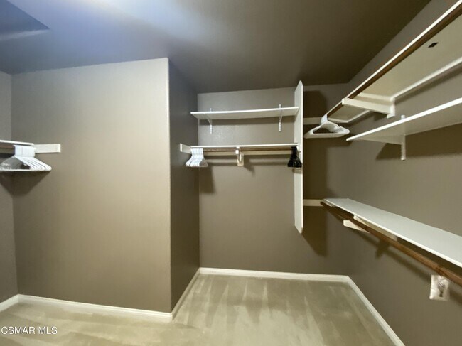 Building Photo - 730 Tennis Club Ln