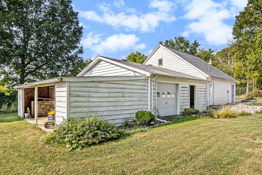 Building Photo - 3512 Douglas Ave