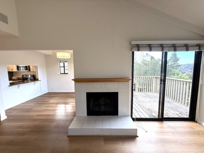 Building Photo - PENDING WITH ACCEPTED APPLICATION - LARGE ...