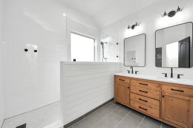 Building Photo - 17010 Upper Ridge Ln