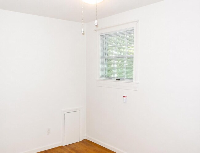 Building Photo - Elegant Split-Level Living in Prime Falls Church Location