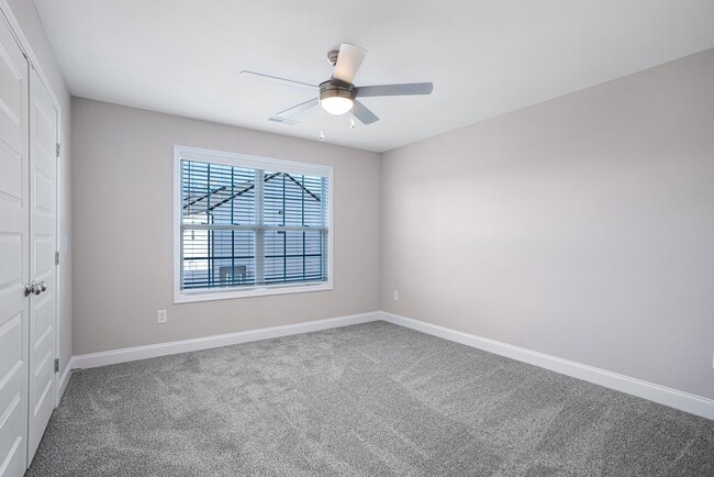 Building Photo - 22 Highland Blf Wy