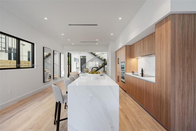 Building Photo - 1247 SW 13th Ave