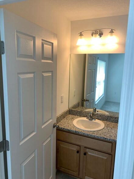 Building Photo - 124 Plainview Dr