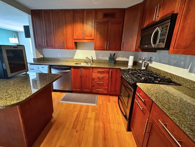 Building Photo - Welcome to Takoma Overlook! Furnished 1br 1ba condo