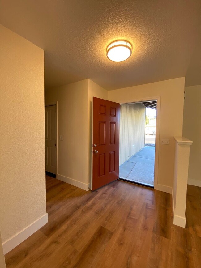 Building Photo - COMING SOON - Wonderful 4 bedroom/2 bath house - Updated throughout!