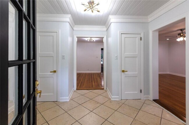 Building Photo - 1311 Roxboro Dr NE