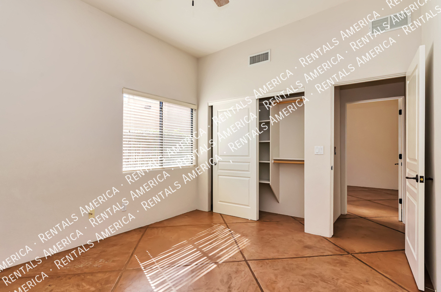Building Photo - 1711 N Baxter Dr