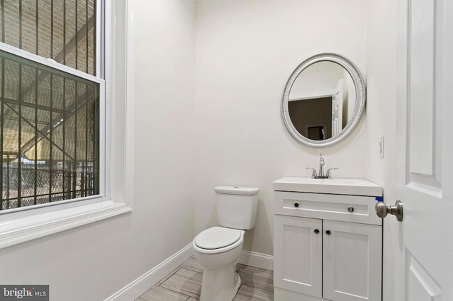 Building Photo - 215 N 53rd St