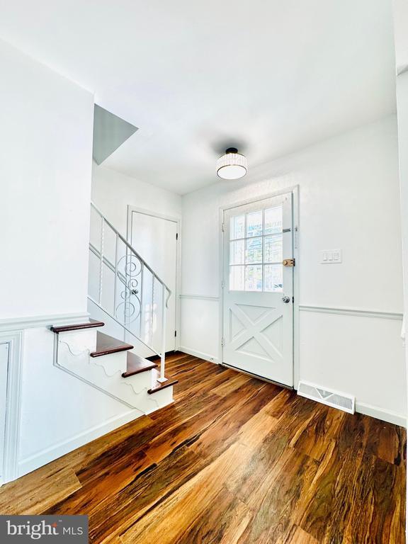 Building Photo - 220 Somerdale Rd