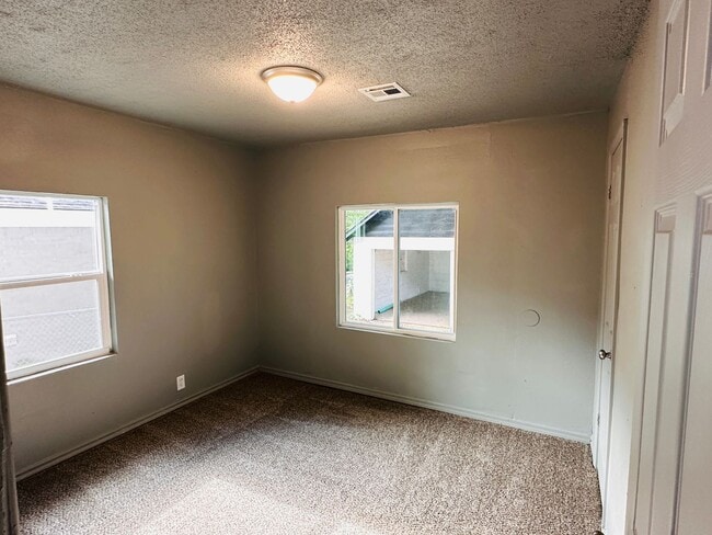 Building Photo - Charming 3 Bed home for lease!
