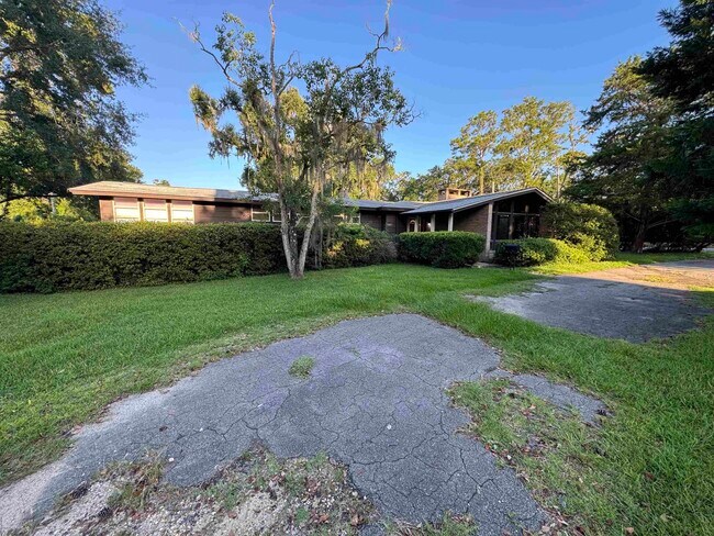 Building Photo - 1173 Seminole Dr