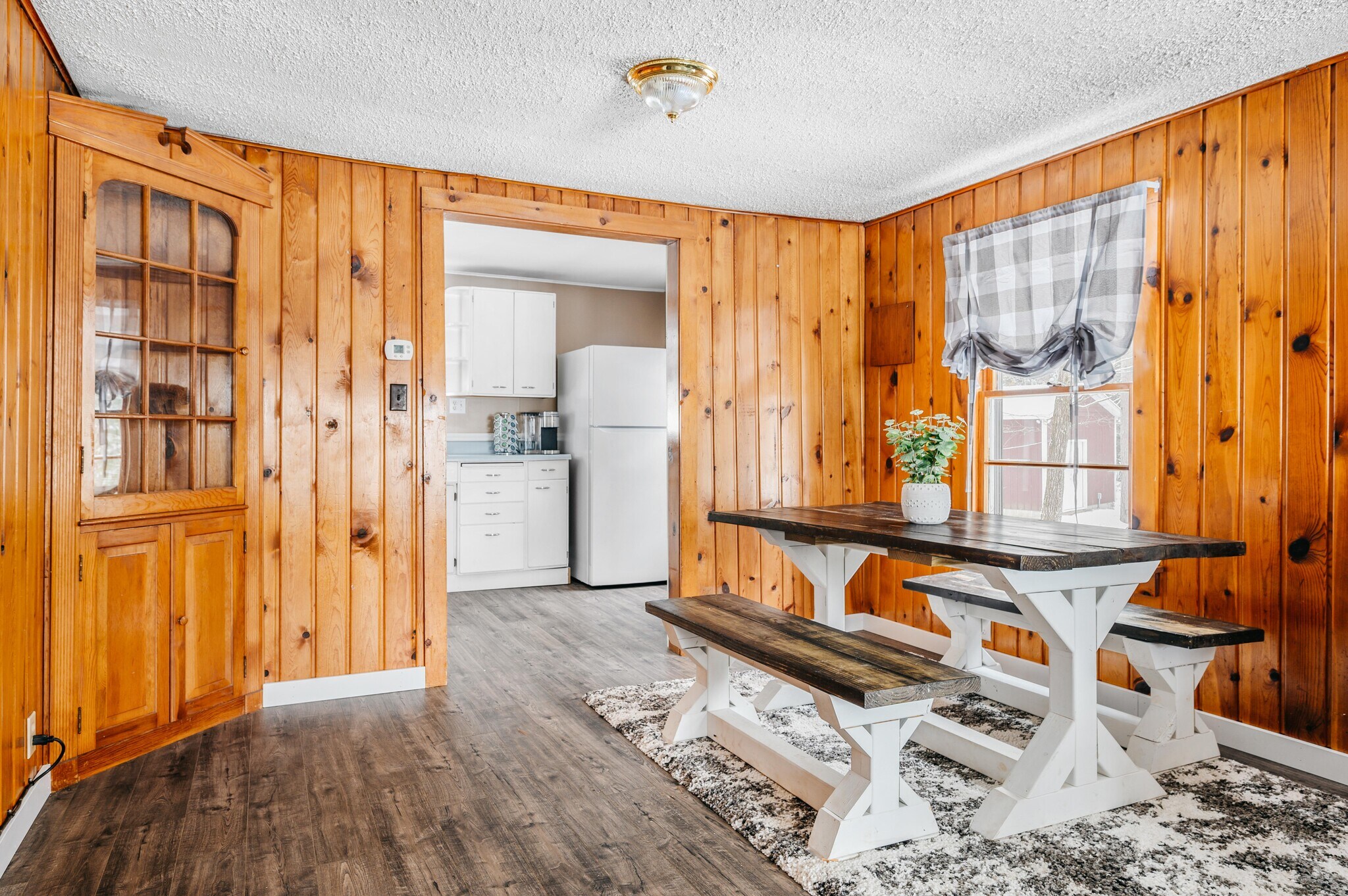 Building Photo - 586 Applegate Dr