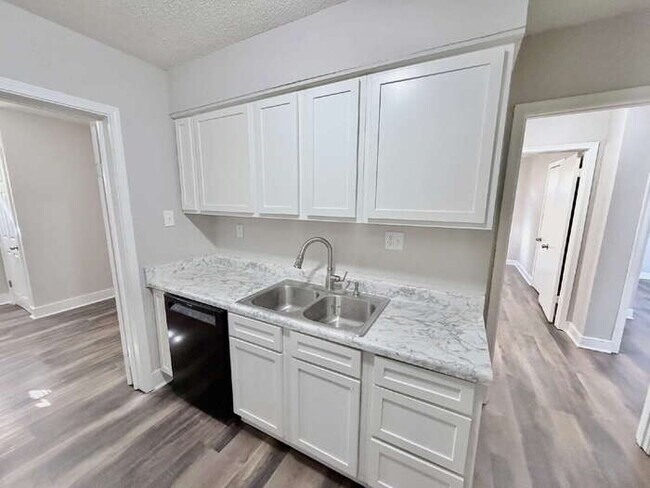 Building Photo - 101 E Davant Ave