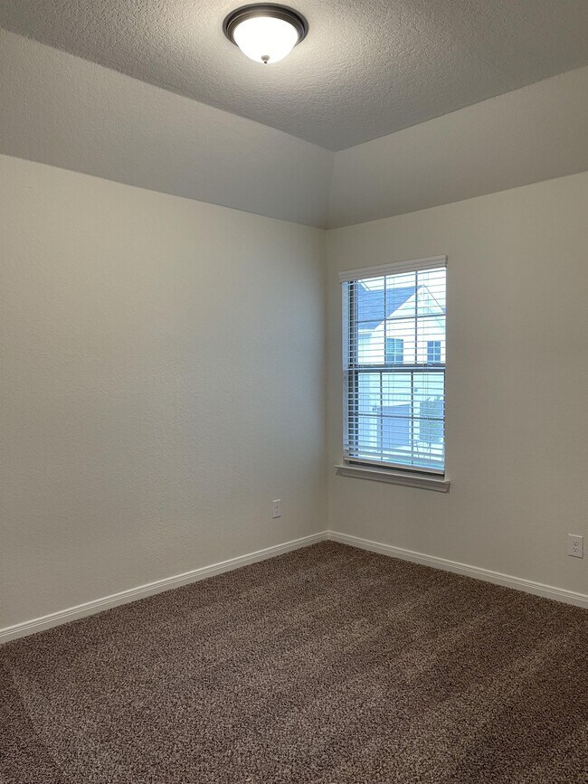 Building Photo - 2222 Sandlewood Cove