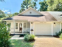 Building Photo - Charming 3-Bedroom Duplex