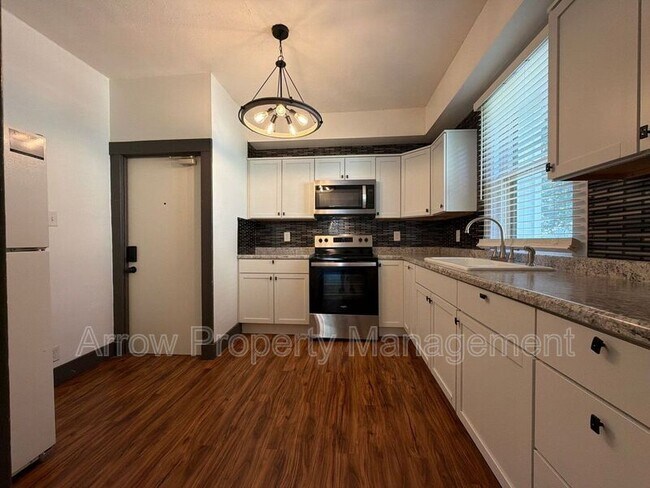 Building Photo - 845 S 29th St