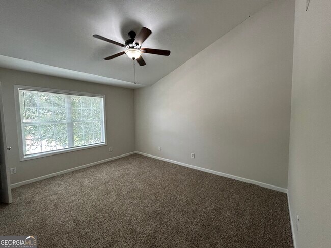 Building Photo - 6533 Silk Tree Pointe