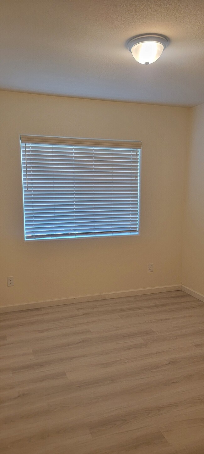 Building Photo - 2685 W McComb Ave