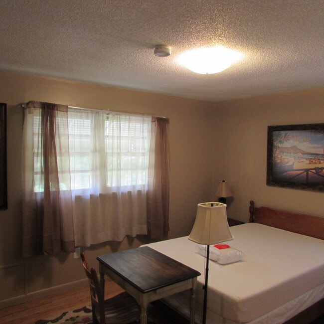 Building Photo - Fully Furnished Apartment