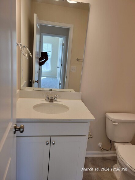 Building Photo - 424 Glen Clova Dr