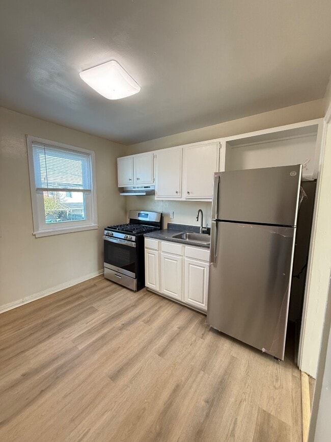 Building Photo - 7521 Lange St