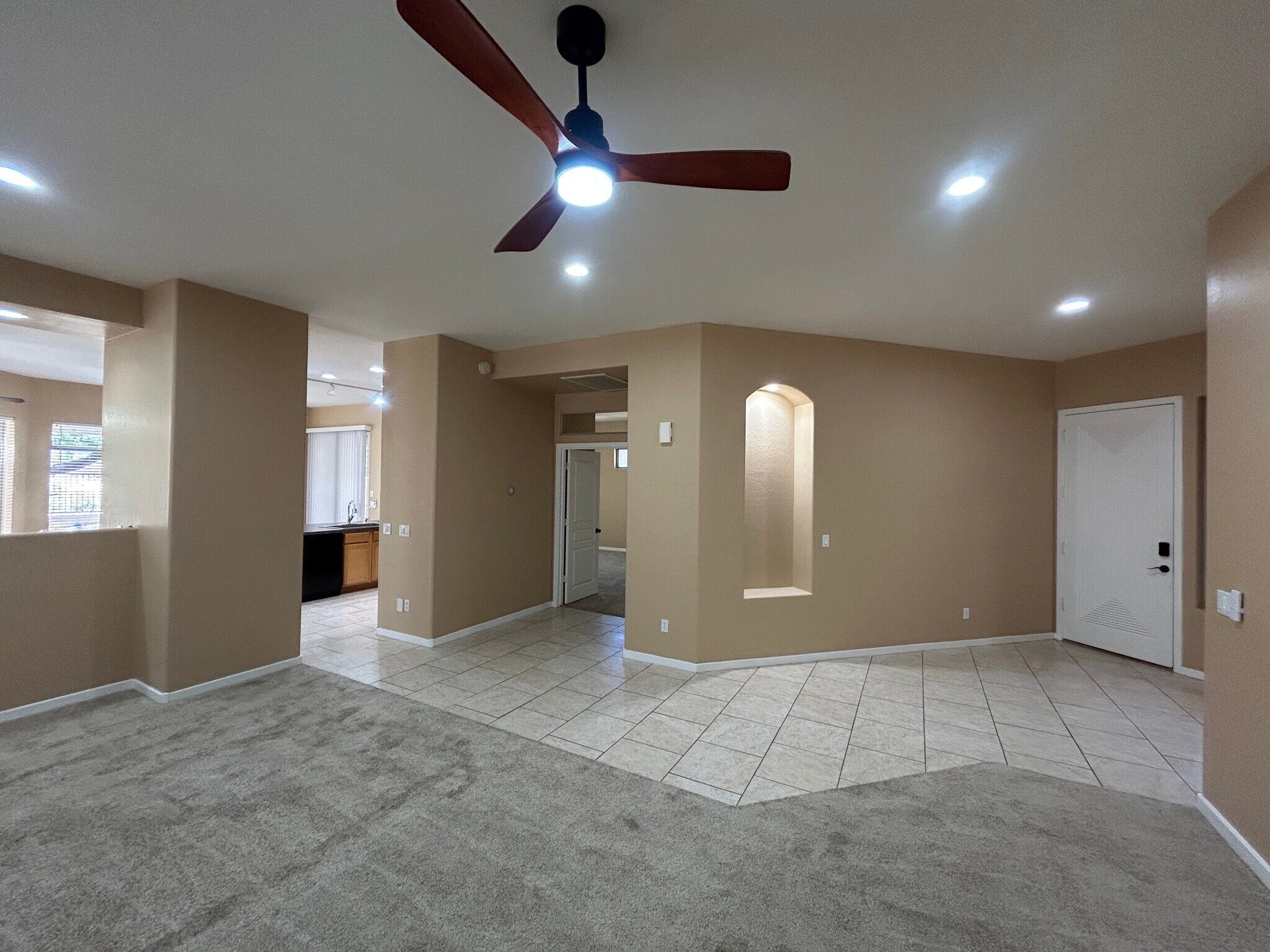 Building Photo - 2041 E Fawn Dr