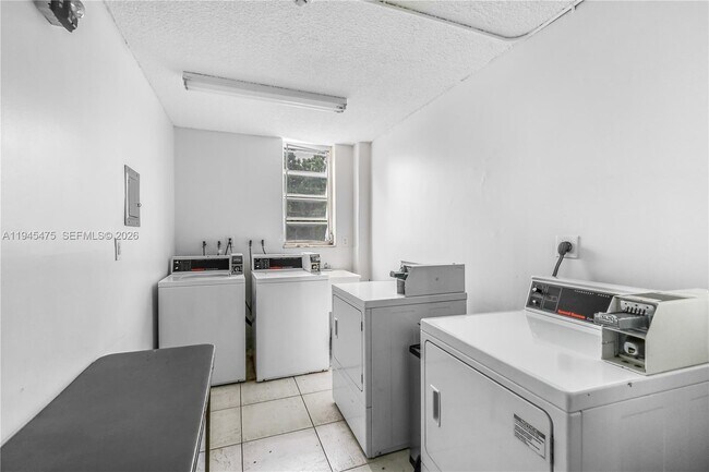 Building Photo - 716 Michigan Ave