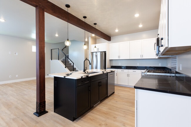 Building Photo - 5377 Remington Dr