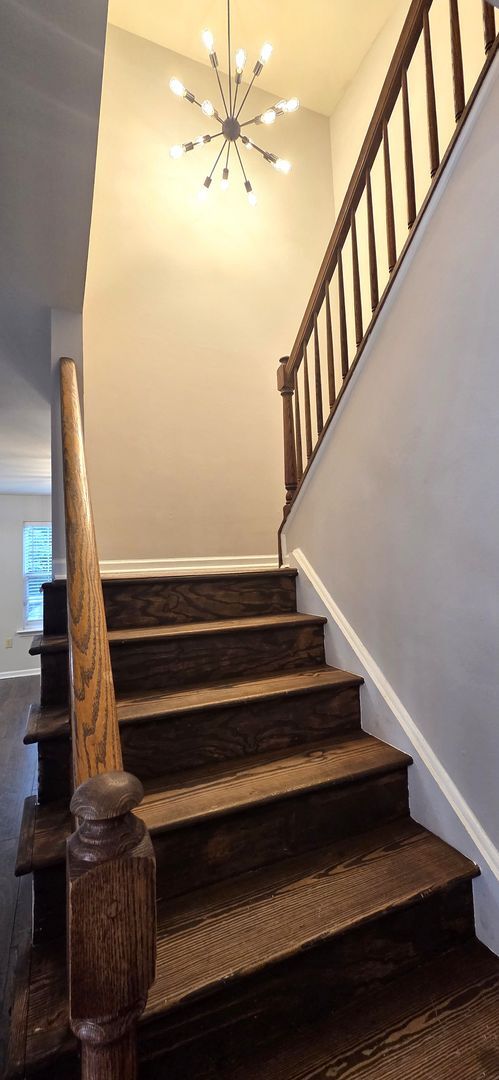 Building Photo - Beautiful 3 bedroom 2.5 bathroom END Unit ...
