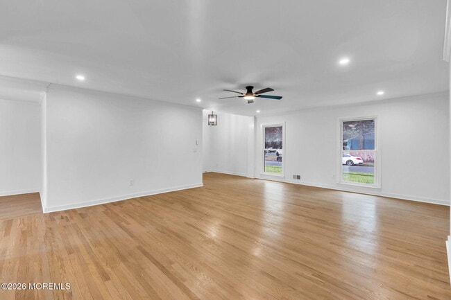 Building Photo - 20 Oak Hill Dr