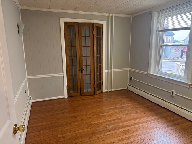 Building Photo - 113 E Main St