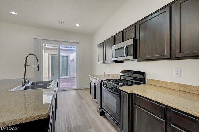 Building Photo - 7931 Campers Village Ave