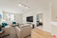 Building Photo - 6400 Crescent Prk E