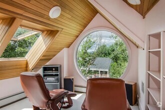 Building Photo - 5BD/3BA Beautiful House in South Burlington