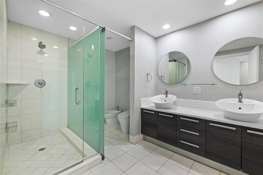 Building Photo - 2950 NE 188th St